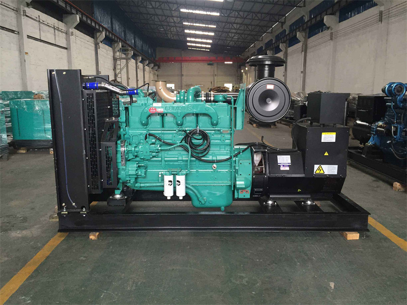 顺城如何判断一个电压表是否具有自动量程切换功能？