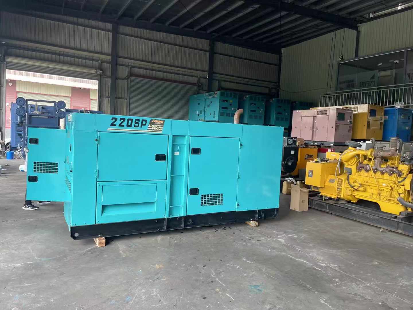 顺城柴油发电机组长期不间断运行时，如何监控其温度和压力？