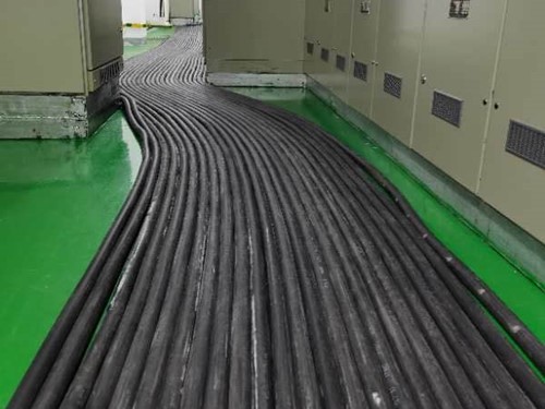 顺城如何根据理论计算公式计算温度对特定电压测量结果的影响？